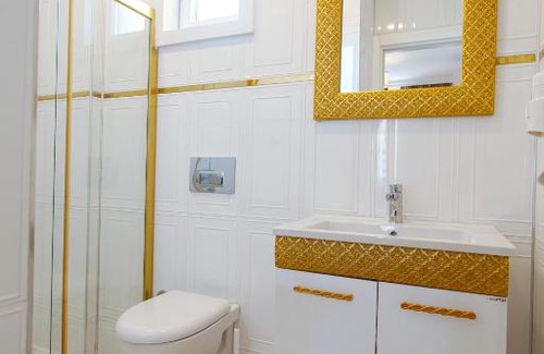 Tasbuku Villa | Yellow Villa
