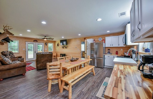 Goodsprings Cabin | YellowCreek Cabin-A country Getaway 2-bdr cabin with AC, WiFi, Hunting, Fishing