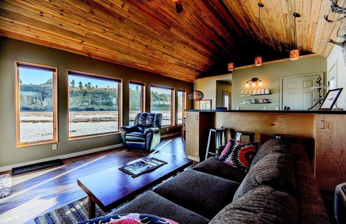 Columbus Cabin | Yellowstone River Lodge