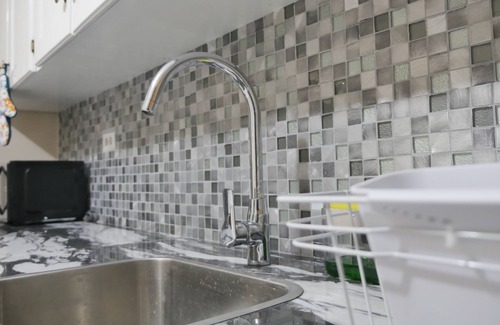 Camperdown Apartment | Yhavarees Comfy Oasis 2-bed Aprt- Central & Secure