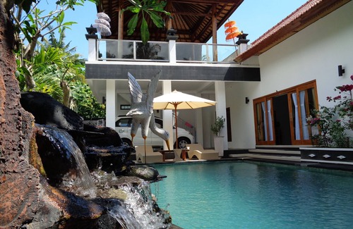 Kalibukbuk Villa | Yin Yang Private Pool Villa Lovina