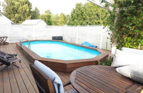 Larsmo Apartment | Yksityinen kellarikerros omalla sisäänkäynnillä, Pietarsaari