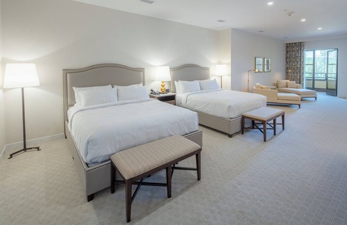 Kiamesha Lake Hotel | YO1 Longevity & Health Resorts, Catskills
