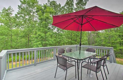 Buckingham House | Yogis Paradise with Deck about 1 Mi to Yogaville!