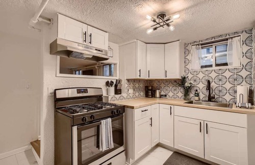 Congress Park Apartment | York by Modern Midstay 3 Blocks to Cheesman #SYB