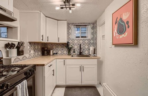 Congress Park Apartment | York by Modern Midstay 3 Blocks to Cheesman #SYB