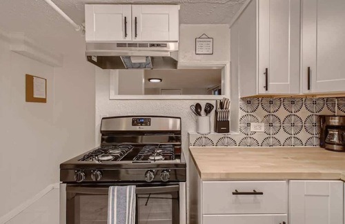 Congress Park Apartment | York by Modern Midstay 3 Blocks to Cheesman #SYB
