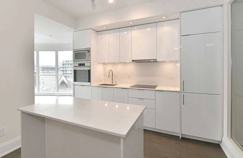 Bloor-Yorkville Condo | YORKVILLE LUXURY CORNER SUITE!