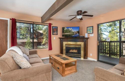 Yosemite West House | Yosemite Aviary - Bird's Eye View Awesome Upper Unit