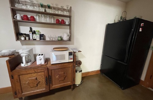 Oakhurst Apartment | Yosemite Dreams Garden Suite. Pet Friendly!