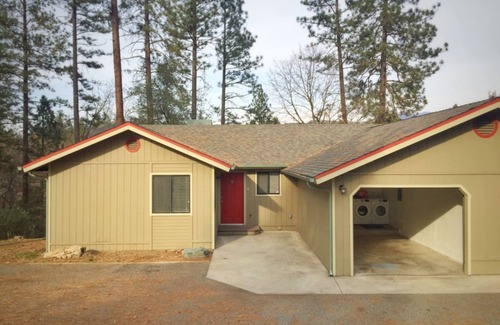Oakhurst House | Yosemite Expedition Great Location by Casaoso