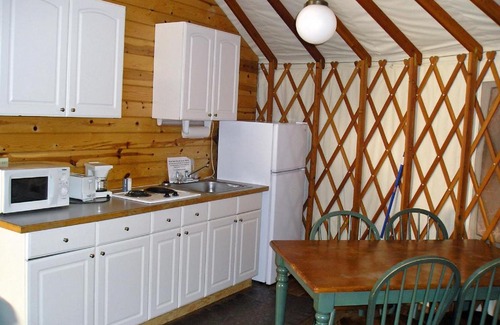 Harden Flat Resort | Yosemite Lakes Meadow Yurt 15