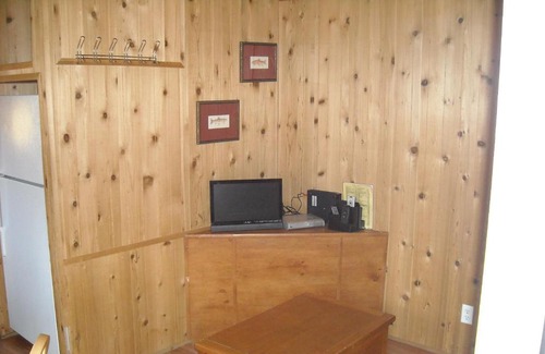 Harden Flat Resort | Yosemite Lakes Wheelchair Accessible Cabin 46