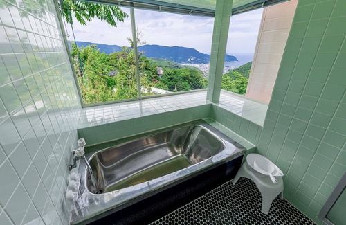 Usami House | You can see Usami Long Beach from the living room /Ito Shizuoka
