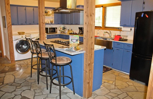 Yellville Cabin | You choose: Getaway, Gateway, or Both!
