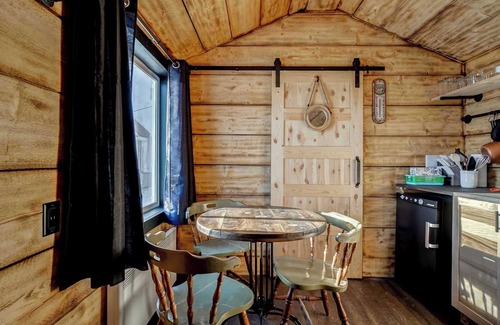 Lac-des-Plages Cabin | Your Cozy Cabin Retreat