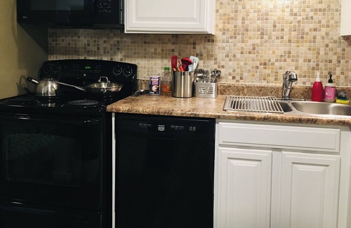 Ross Township House | Your Cozy Home in Pittsburgh w/King bed & Free Parking