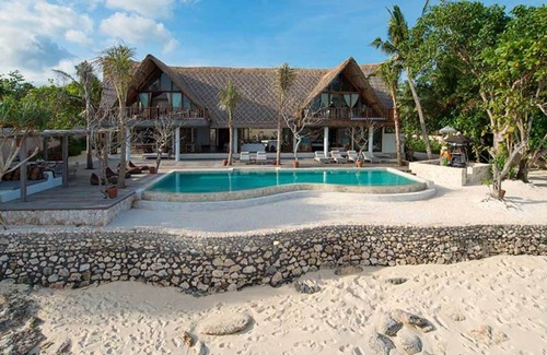 Mushroom Bay Villa | Your Family will love the Exclusive Balinese Service at Your Private Villa in Nusa Lembongan