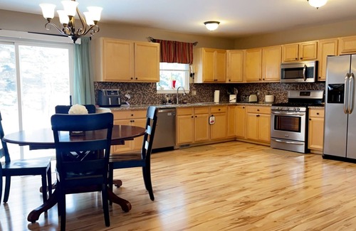 Auburn Hills House | Your home away from home!