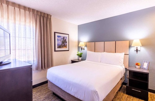 Golden Hotel | Your Home Away from Home in Colorado! Pet-friendly Property, Full Kitchen!