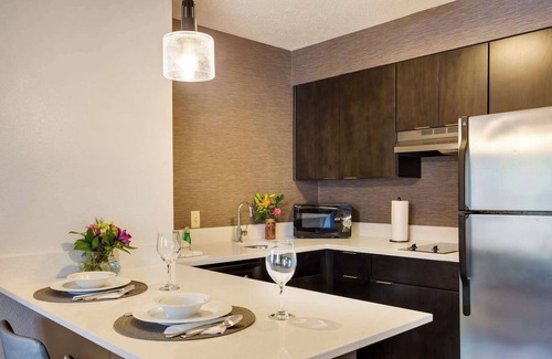Mount Tabor Resort | Your Home Away From Home! Fully-equipped Kitchen, Free Breakfast, Pets Allowed!