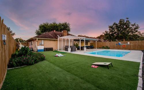 Houston House | Your Houston Vacation Getaway 3-BD Pool Patio