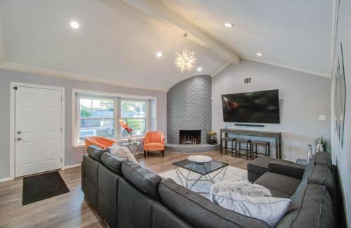 Houston House | Your Houston Vacation Getaway 3-BD Pool Patio