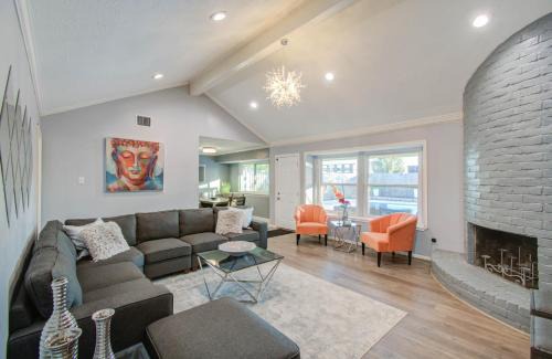 Houston House | Your Houston Vacation Getaway 3-BD Pool Patio
