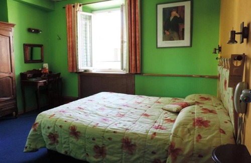 Digne-les-Bains Hotel | Your Oasis of Comfort! Free Parking, Near Digne-les-Bains