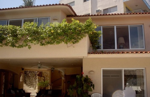 La Poza House | Your Own Paradise Overlooking Acapulco Bay