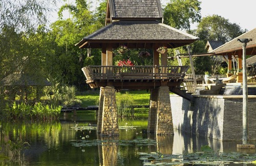 Lan Dokmai Tok House | Your own personal Private Resort