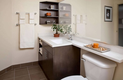 Southfield Hotel | Your Relaxing Getaway Awaits! Family-friendly Room to Enjoy Equipped w/Kitchen