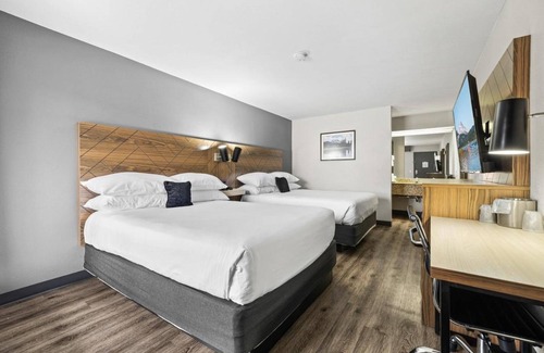Orchard District Resort | Your Relaxing Getaway Awaits! Pet-friendly Unit! Enjoy Pool and Free Parking!