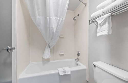 Orchard District Resort | Your Relaxing Getaway Awaits! Pet-friendly Unit! Enjoy Pool and Free Parking!