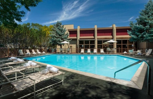 Elko Hotel | Your Relaxing Getaway Awaits! Outdoor Pool, FREE Parking, Pets Allowed!