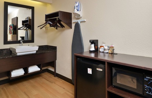 Secaucus House | Your Relaxing Getaway Awaits! Budget-friendly Accommodation, Pets Allwoed