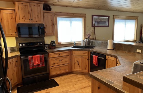 Crescent Cabin | Your Restful Retreat in the Woods at Crescent Lake - Fastest WiFi in the area.