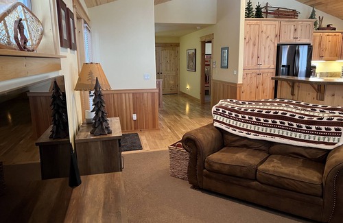 Crescent Cabin | Your Restful Retreat in the Woods at Crescent Lake - Fastest WiFi in the area.