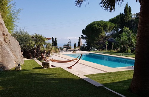 Gairaut House | Your sea view villa with private swimming pool and tennis court