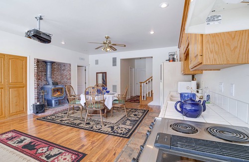 Yreka House | Yreka Home w/Outdoor Oasis on 20 Wooded Acres!