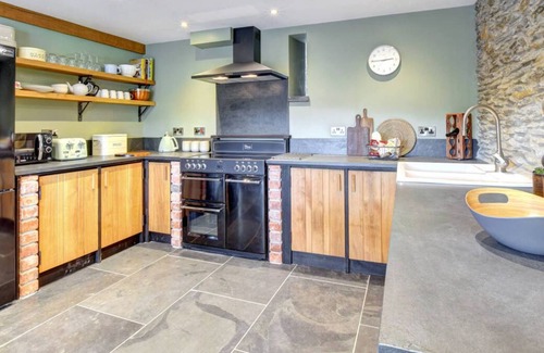 Machynlleth House | Ysgubor Tanllan in Machynlleth