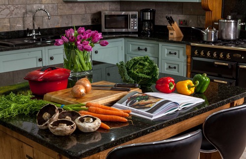 Brecon House | Ysgubor y Dderwen - Four Bedroom House, Sleeps 8