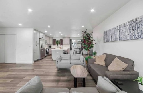 Yuba City Apartment | Yuba City Front Unit 5 beds 1 bath with Shared Pool, Laundry, Backyard