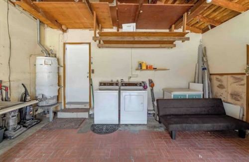 Yuba City Apartment | Yuba City Front Unit 5 beds 1 bath with Shared Pool, Laundry, Backyard