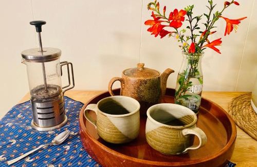 Maniwa House | Yubara Hot Springs - Entire Home, Relaxing River Access, Families Welcome