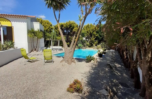 Santana House | Yuccas House