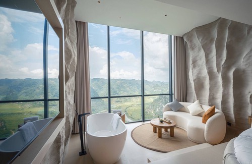 Anlong County Hotel | Z-Cliff Hotel