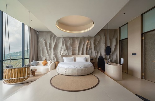 Anlong County Hotel | Z-Cliff Hotel