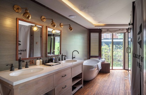 Anlong County Hotel | Z-Cliff Hotel