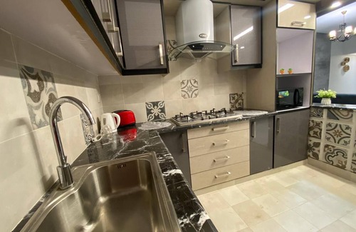 Karachi House | Zaha Home: Stylish & Luxury 2br Family place